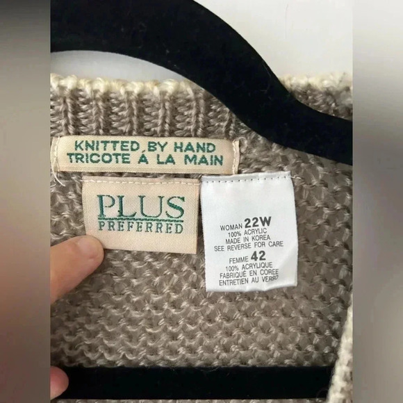 Vintage knitted by hand sweater vest - Picture 3 of 10